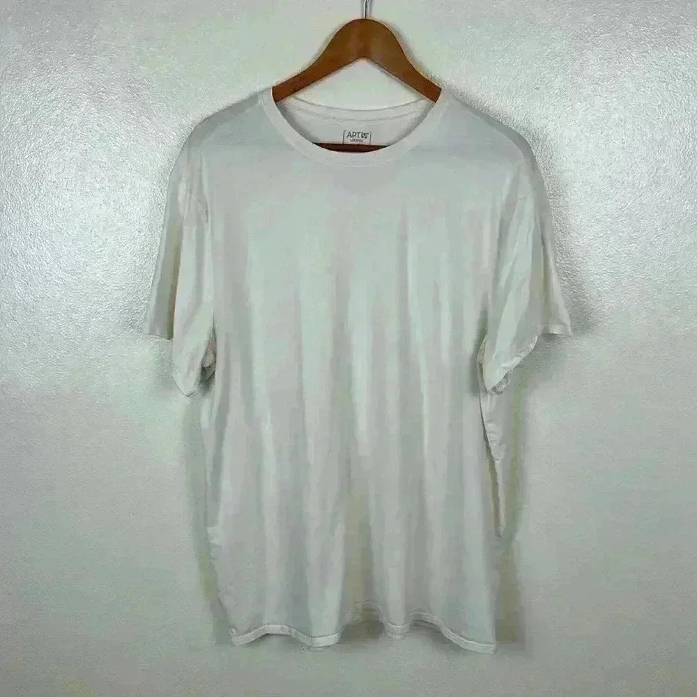 Apt 9 XXL modern fit tee in light taupe color. Short sleeves.